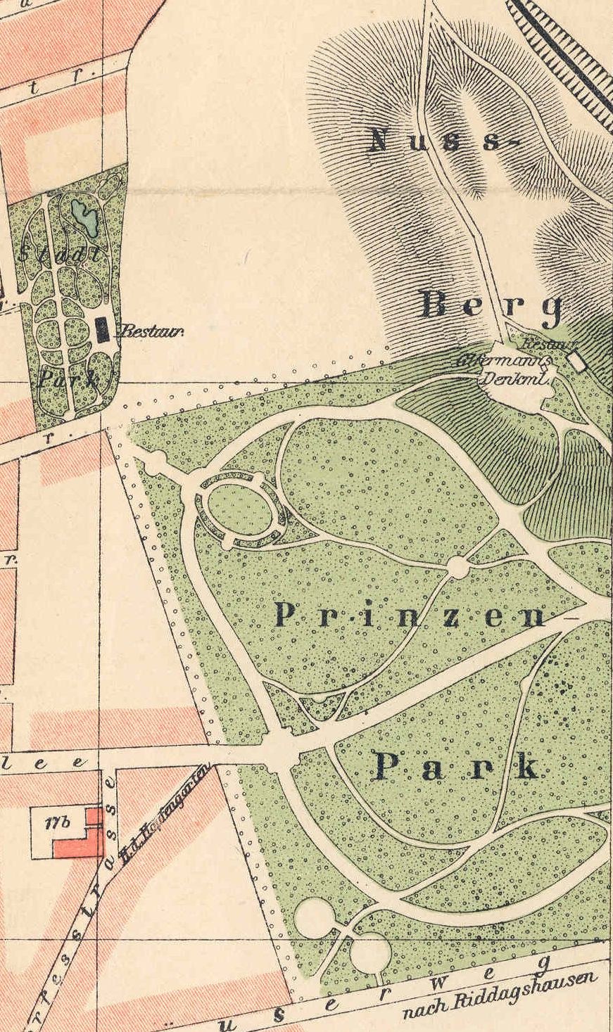 Ausführliche alte Karte von Berlin, Deutschland, die den Standort eines Parks mit Straßen, Landmarken und textuellen Informationen über seine Größe und Merkmale markiert.