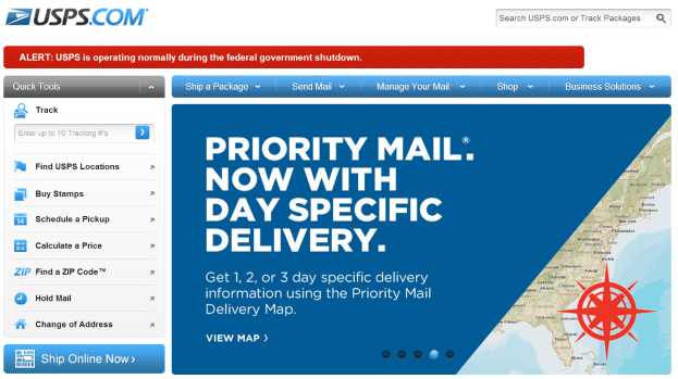 Screenshot der USPS Priority Mail-Seite mit dem Text "Priority Mail Now mit tagesgenauer Lieferung" und einer Karte, die den Standort des Dienstes zeigt.