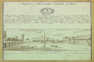 Schwarzes und weißes Bild einer Kopie des ersten Entwurfs der deutschen Verfassung, das eine handgezeichnete Straßenszene mit einem Fahnenmast, Gebäuden, Bäumen und Himmel zeigt.