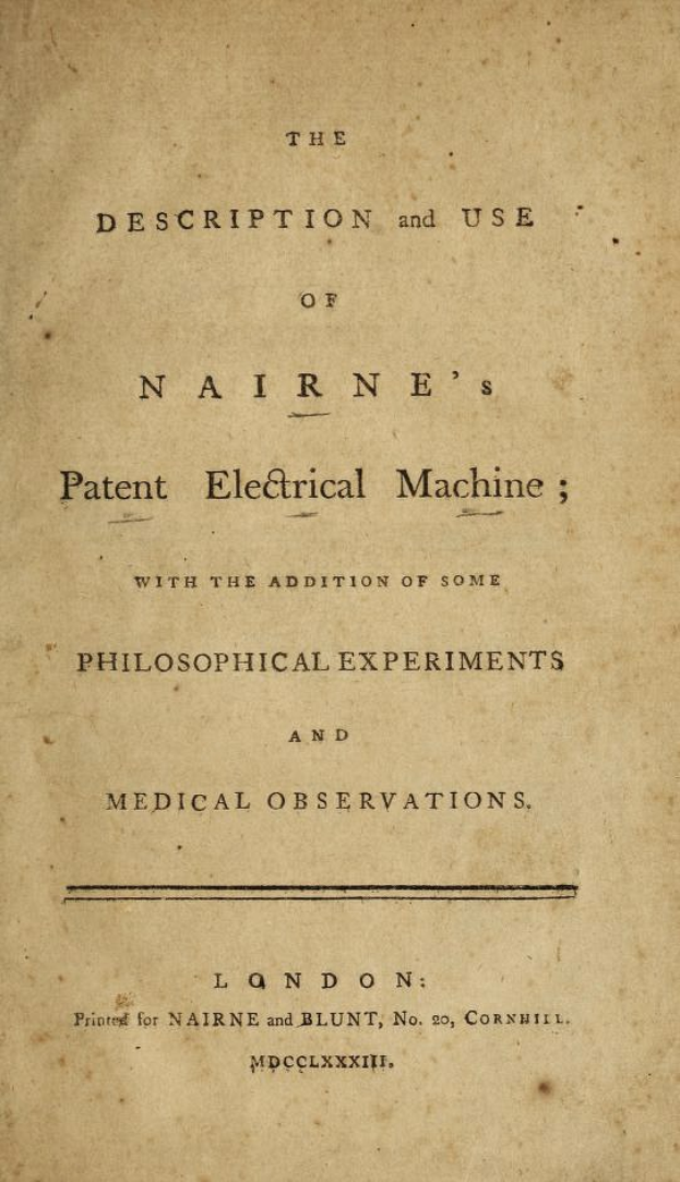Ein offenes altes Buch mit dem Titel "Beschreibung und Anwendung der patentierten elektrischen Maschine von Nairne mit einigen philosophischen Experimenten und medizinischen Beobachtungen"