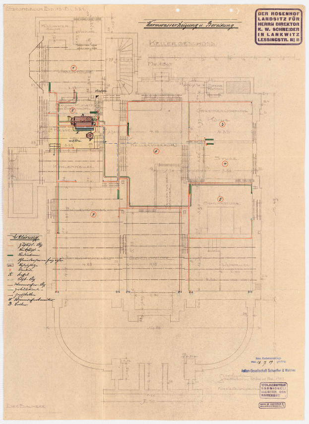 Ein detaillierter architektonischer Entwurf des Rosenhof-Krankenhauses in Hamburg, Deutschland, mit einem Gebäude voller Kabel und Texten, die den Aufbau beschreiben, einschließlich Räumen, Fluren und anderen Merkmalen.