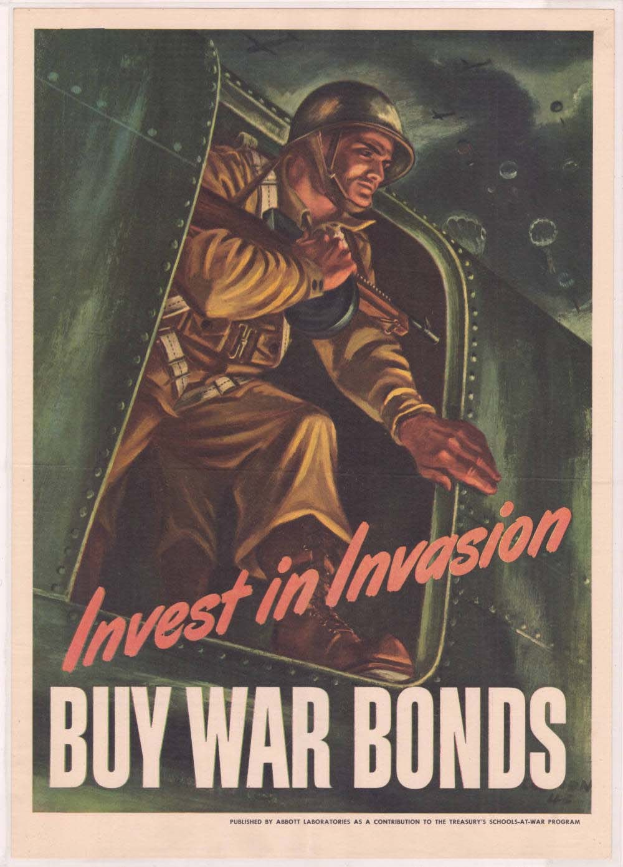 Propagandaplakat aus dem Zweiten Weltkrieg mit einem Soldaten in einem Helm und einer Militäruniform, der eine Waffe hält, mit der Aufschrift "Investiere in die Invasion, kaufe Kriegsanleihen" darüber.