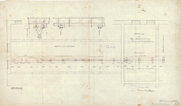 Detailzeichnung einer Eisenbahnschiene auf Papier mit beschrifteten Komponenten und Text, der ihre Verbindungen beschreibt.