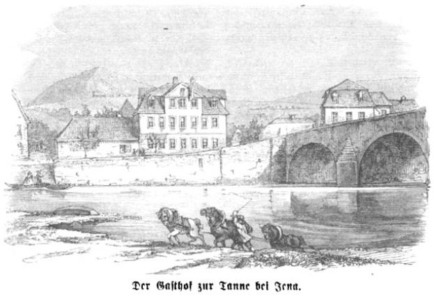 Schwarze und weiße Zeichnung einer Brücke über einem Fluss mit Pferden, die sie ziehen, umgeben von Gebäuden, Bäumen, Hügeln und Himmel, mit Text unten.