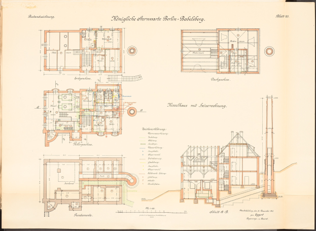 Altes Buch mit einem detaillierten architektonischen Zeichnung des ursprünglichen Plans für die Königliche Hermwerk Berlin-Baklberg, einschließlich Text und Layout-Details.