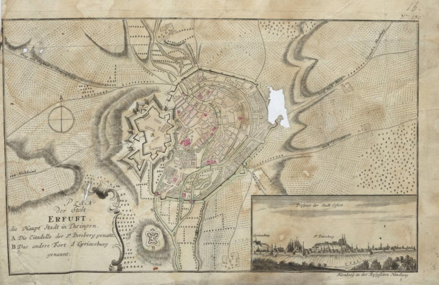 Alte detaillierte Karte von Erfurt, Deutschland, zeigt Straßen, Gebäude und Sehenswürdigkeiten mit Text und Illustrationen auf altem Papier.