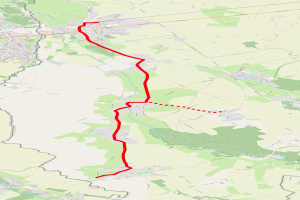 Eine detaillierte Stadtkarte mit einer roten Linie, die eine Radfahrstrecke markiert, zeigt Straßen, Sehenswürdigkeiten und Punkte von Interesse entlang des Weges.