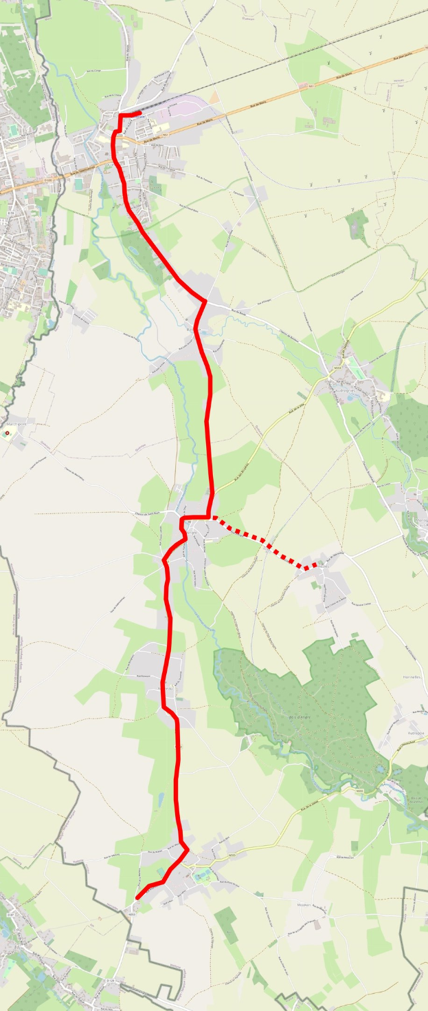 Eine detaillierte Stadtkarte mit einer roten Linie, die eine Radfahrstrecke markiert, zeigt Straßen, Sehenswürdigkeiten und Punkte von Interesse entlang des Weges.