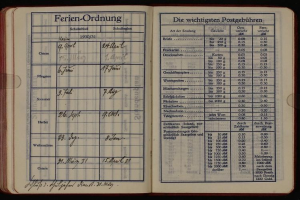 Offenes Buch mit schwarzem Hintergrund, das Text und Zahlen zeigt, identifiziert als deutscher Postaufkleber aus dem Jahr 1930.