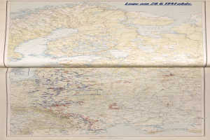 Ein altes Buch mit einer detaillierten Karte von Europa, die Flüsse, Berge, Städte und begleitenden Text mit geografischen Informationen zeigt.