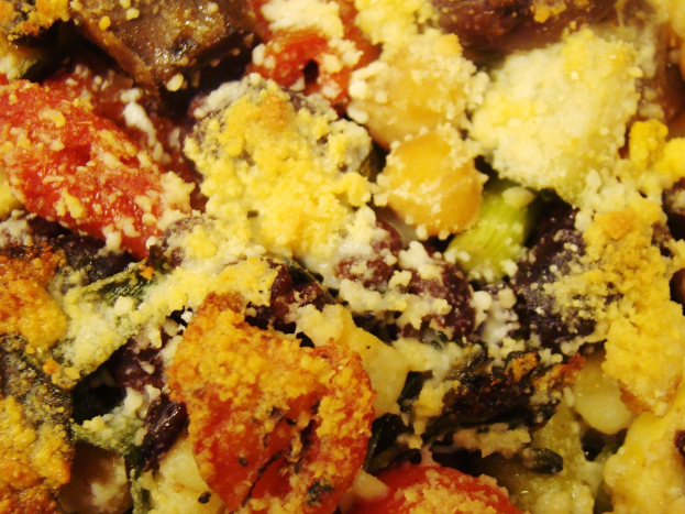 Eine Vielfalt an Lebensmitteln, die zusammen dargestellt sind.